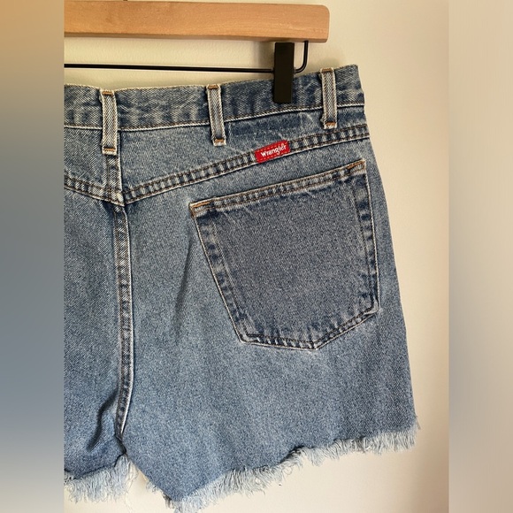 Wrangler Cut Off High Waist Denim Jean Shorts Women’s Size 34 - Picture 3 of 4